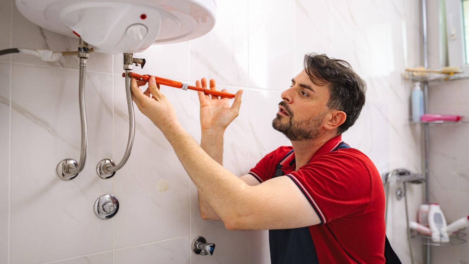 emergency plumber services, regular plumber vs emergency plumber, best plumber for urgent repairs, residential plumbing emergency, local plumber near me, plumbing emergency response, plumber for repairs, licensed emergency plumber, plumbing services comparison, urgent plumbing needs